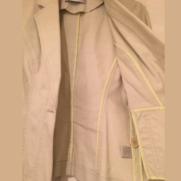 DKNY cream blazer. Size 6 - Picture 3 of 7